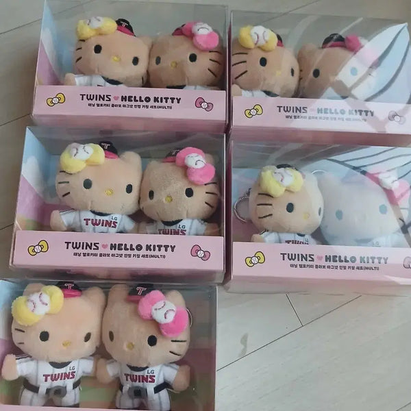 [BUNJANG] LG Twins Hello Kitty Magnet Doll Keyring Set / lg 엘지 트윈스 헬로 태닝 키티 마그넷 인형 키링 세트 판매