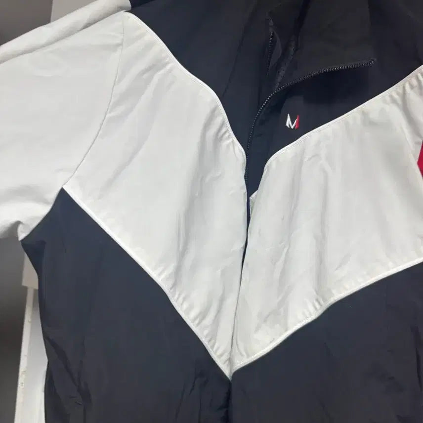 [BUNJANG] Merdoc Windbreaker Size 2 / 머독 바람막이 사이즈2 판매합니다.