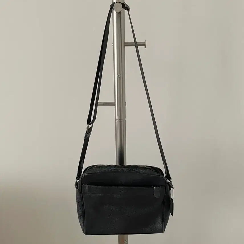 [BUNJANG] Coach Leather Crossbody Bag / 코치(COACH) 레더 크로스백