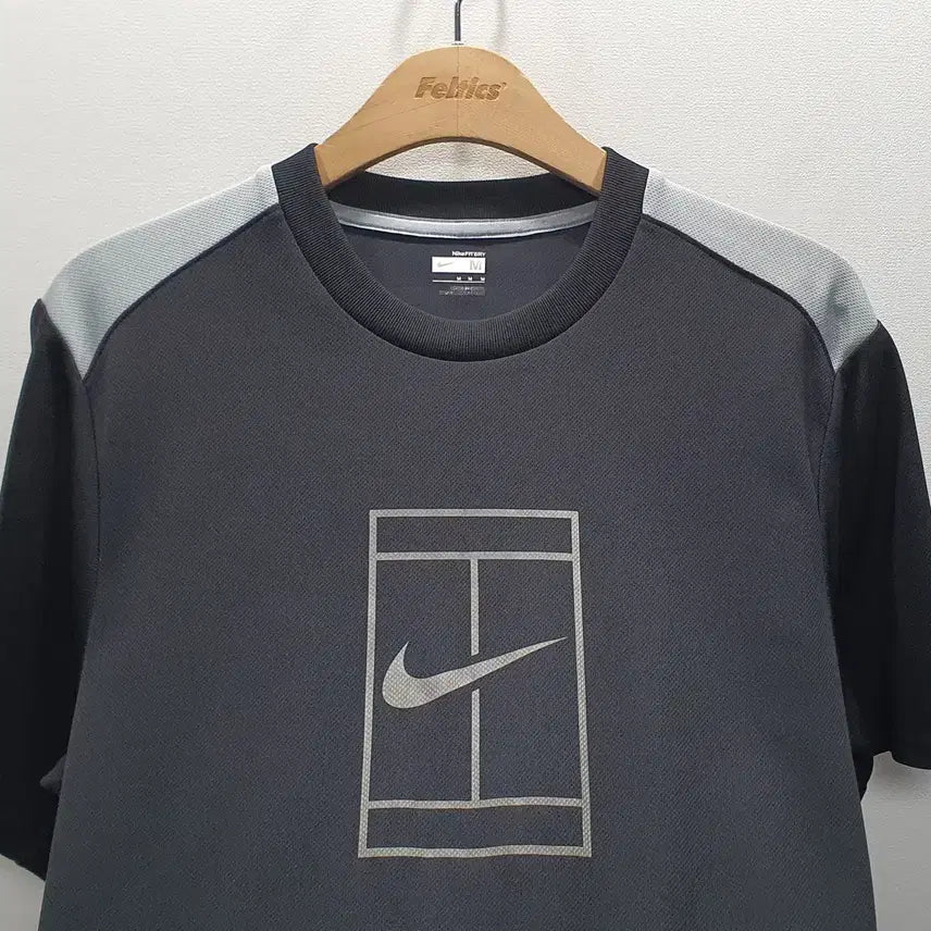 [BUNJANG] Nike Tennis Heritage Court Logo Short Sleeve T-Shirt / 나이키 테니스 헤리티지 코트 로고 반팔 95 (가로52 세로70)