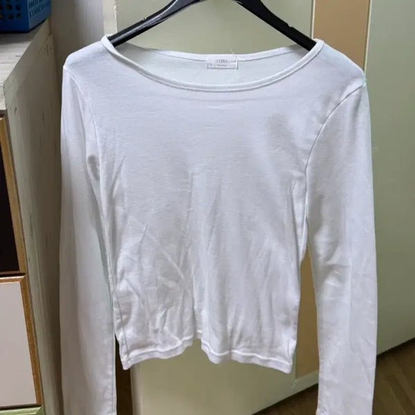 [BUNJANG] Lyra White + Black Long Sleeve T-Shirt 2-Piece Set / 라이라 화이트 +블랙 긴팔 티셔츠 2종 세트
