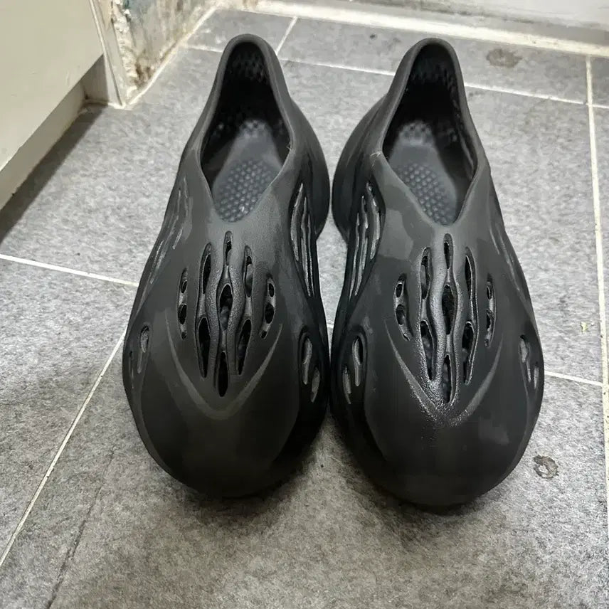 [BUNJANG] Yeezy Foam Runner Onyx / [275] 이지 폼러너 오닉스