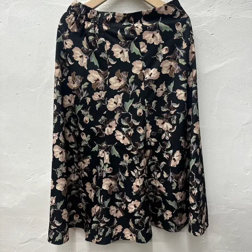 [BUNJANG] Tumi Women's Black Pattern Long Skirt Size 66 / 투미 여 치마 블랙패턴/롱 66