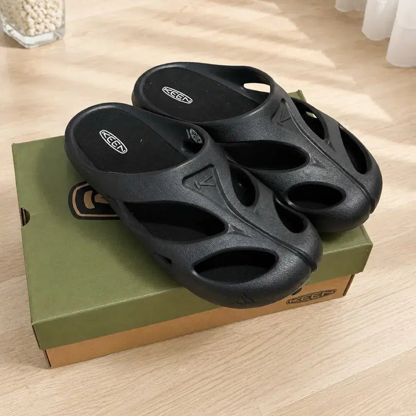 [BUNJANG] Kinn Shanti Black Dawn Blue Slippers (Size 280) / 킨 샨티 블랙 던 블루(슬리퍼 280)