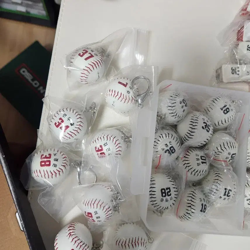 [BUNJANG] Kim Geon Woo Baseball Keychain / 김건우 야구공키링