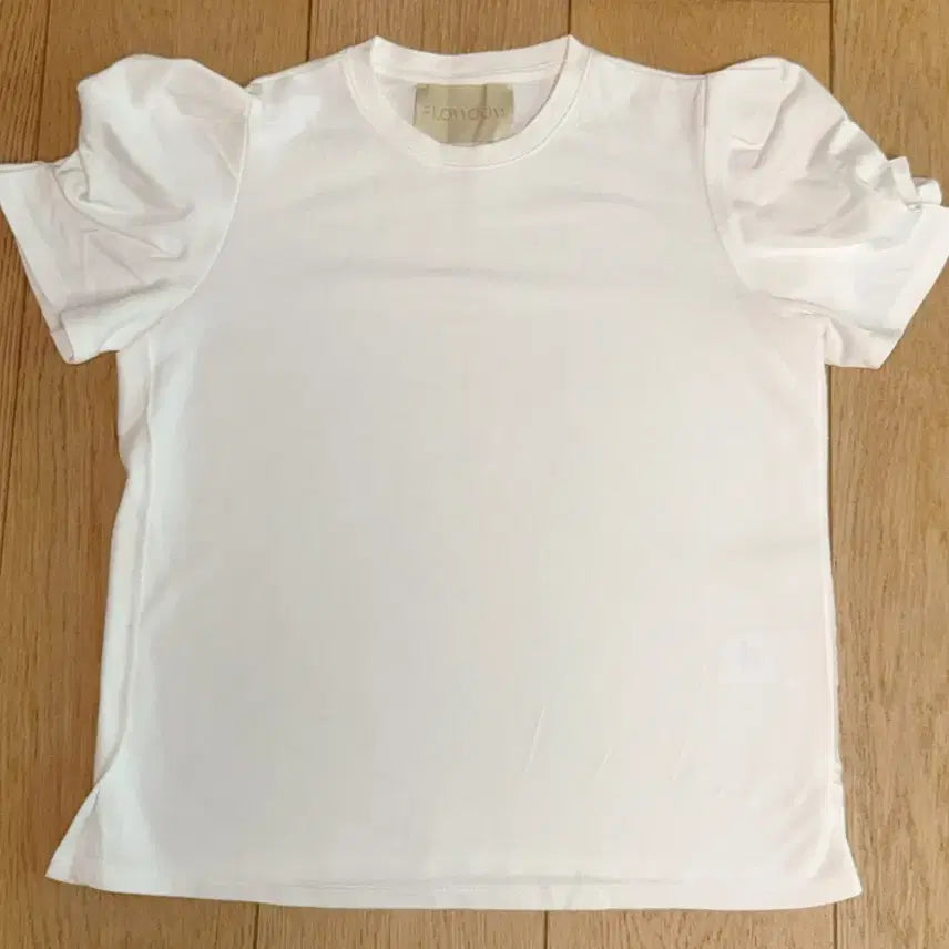 [BUNJANG] Floeum Blooming T-shirt Ivory (White) / 플로움 Blooming T-shirt 아이보리 (화이트)