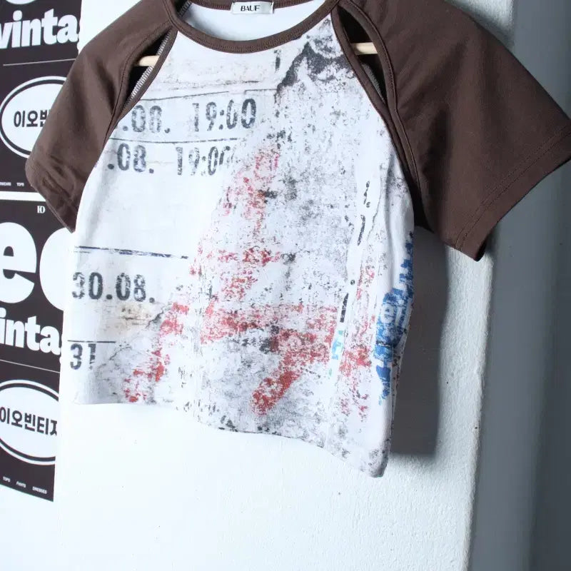 [BUNJANG] W Concept Cut-out Graphic Crop T-shirt Brown / W(F) 바우프 반팔 티셔츠 그래픽 절개 크롭 브라운-H34514