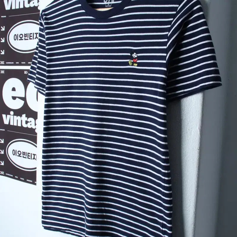 [BUNJANG] Uniqlo Disney Collaboration Mickey Mouse Short Sleeve T-Shirt / W(M) 유니클로 반팔 티셔츠 디즈니 협업 미키마우스-H34517