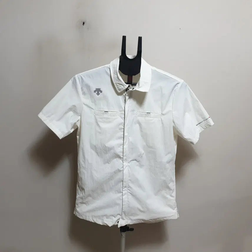[BUNJANG] Descente Short-Sleeve Jumper Shirt Style / 데상트 반팔 셔츠스타일점퍼/100