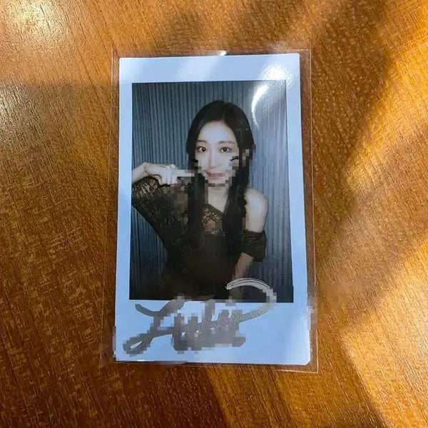 [BUNJANG] KISS OF LIFE Julie Signed Polaroid Photo / 키스오브라이프 쥴리 사인 폴라 ( kissoflife sign pola)