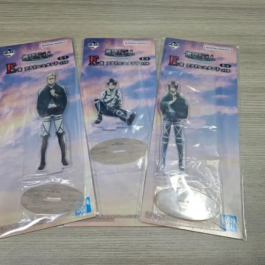 [BUNJANG] Attack on Titan Ichiban Kuji E Prize Acrylic Stand Set (Erwin, Levi, Hange) / 진격의거인 제일복권 e상 아크릴스탠드(엘빈, 리바이, 한지세트)