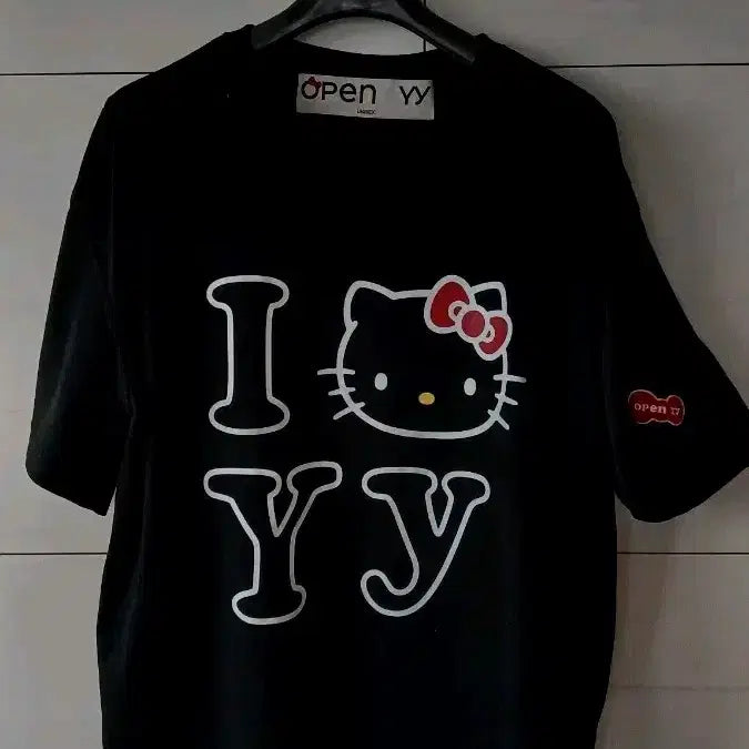 [BUNJANG] Openyy Hello Kitty T-Shirt Black M-L Size / 오픈와이와이 헬로키티 반팔티 블랙 M-L사이즈 세탁완료