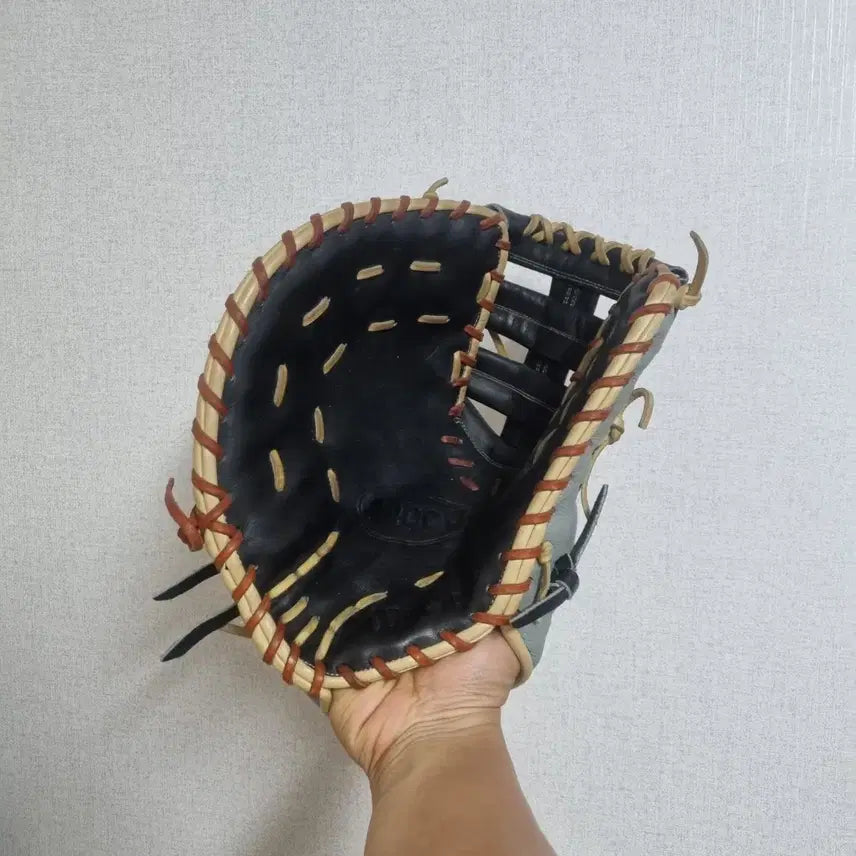 [BUNJANG] Wilson A2000 1B Baseball Glove Left-Hand Throw / 윌슨 A2000 좌투 1루미트