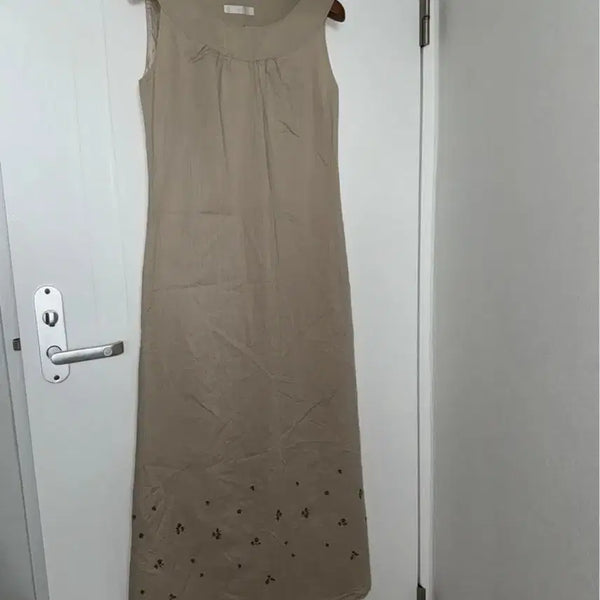 [BUNJANG] Floral Embroidered Linen Sleeveless Dress / 플라워 자수 린넨 슬리브리스 원피스