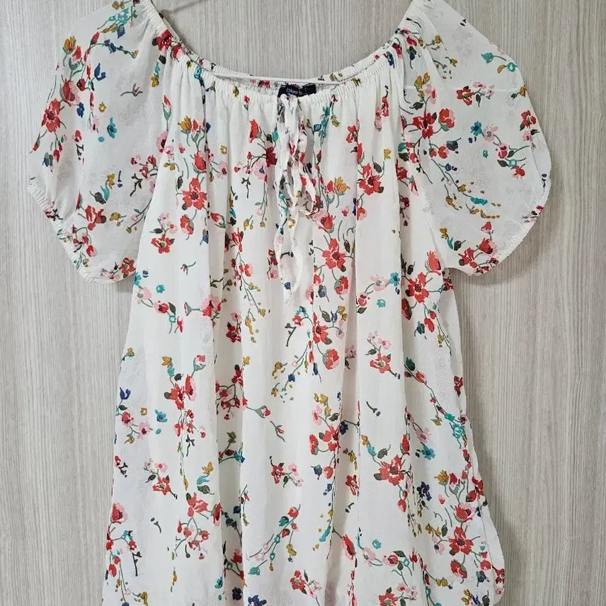 [BUNJANG] White Floral Print Puff Sleeve Top / 흰색 꽃무늬 상의
