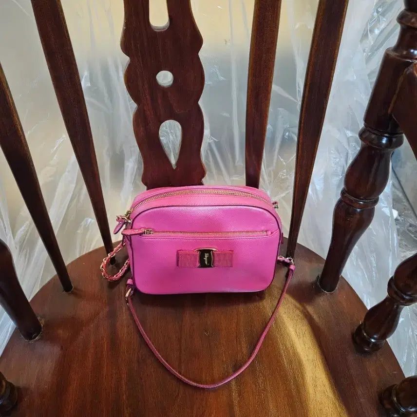 [BUNJANG] Salvatore Ferragamo Vara Small Crossbody Bag / 페라가모 바라 스몰 크로스백