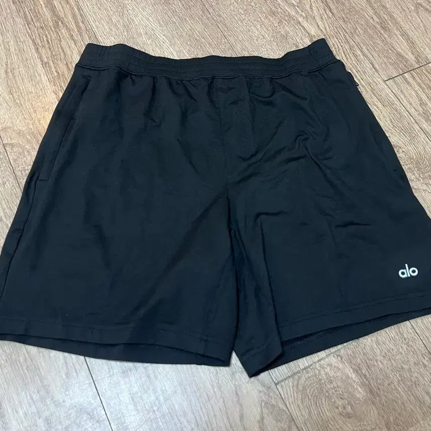 [BUNJANG] ALO Black Shorts (M) / ALO 알로 반바지 블랙 M