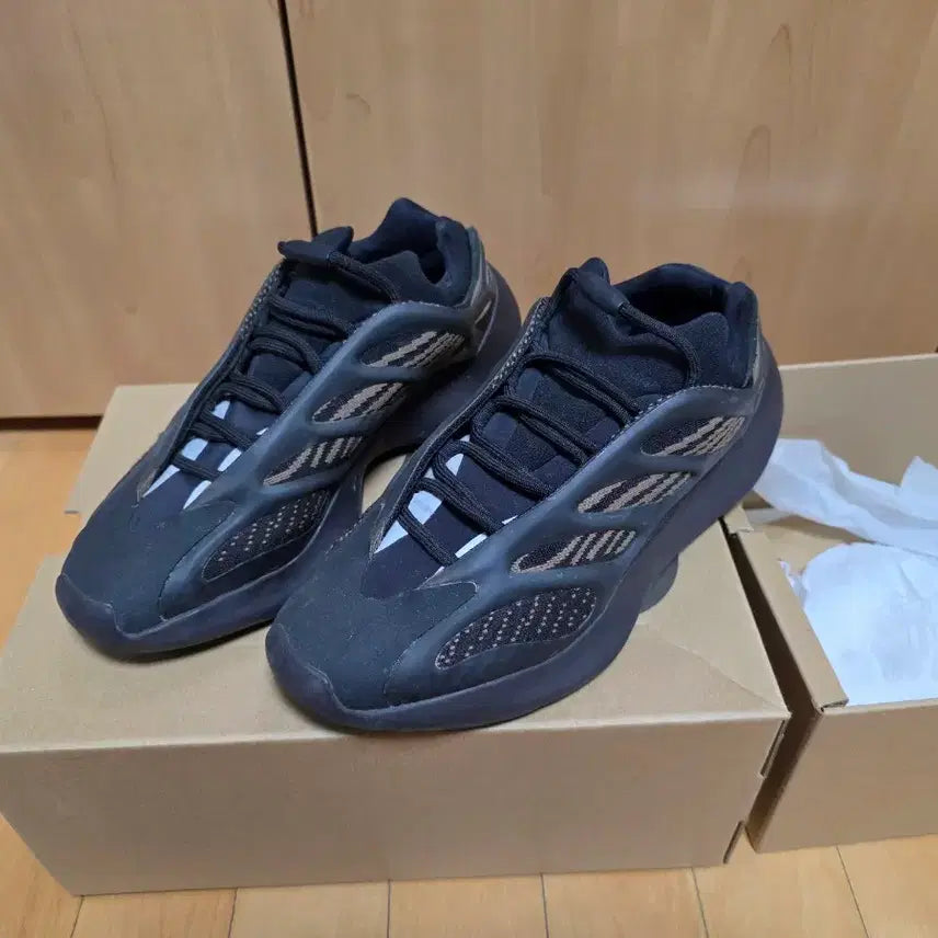[BUNJANG] Adidas Yeezy 700 V3 Clay Brown / 아디다스 이지 700 V3 클레이 브라운 260