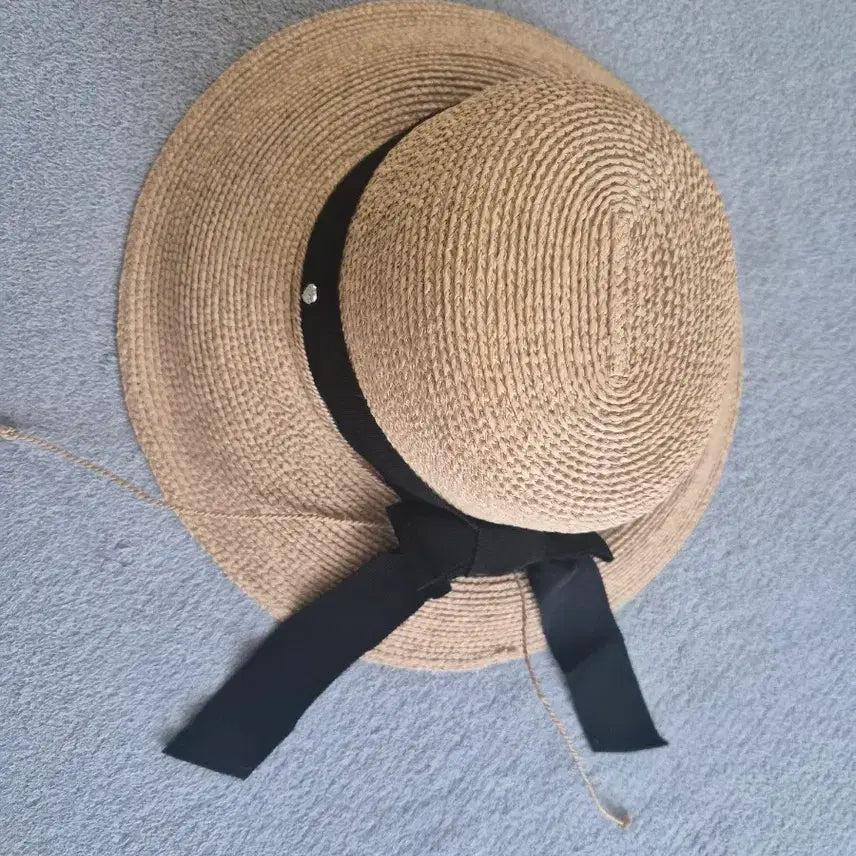 [BUNJANG] HELEN KAMINSKI Raffia Hat with Black Ribbon / 헬렌카민스키 모자