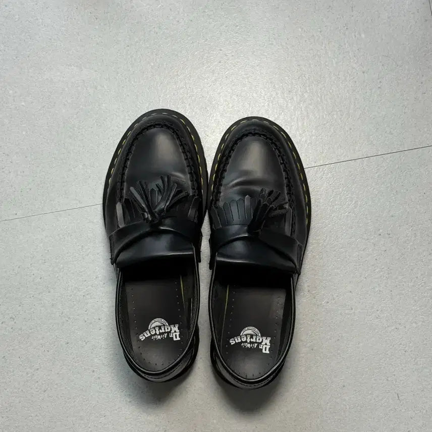 [BUNJANG] Dr. Martens Adrian Bex Smooth Leather Tassel Loafer Black / 닥터마틴 아드리안 벡스 스무스 레더 테슬 로퍼 블랙 260