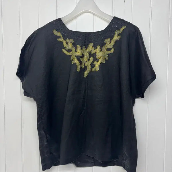 [BUNJANG] DASHINE Black Linen Blouse with Gold Embroidery (Size 66-77) / 다샤인 블랙 린넨 금장 자수 블라우스 여성66-77 ㅡ0706
