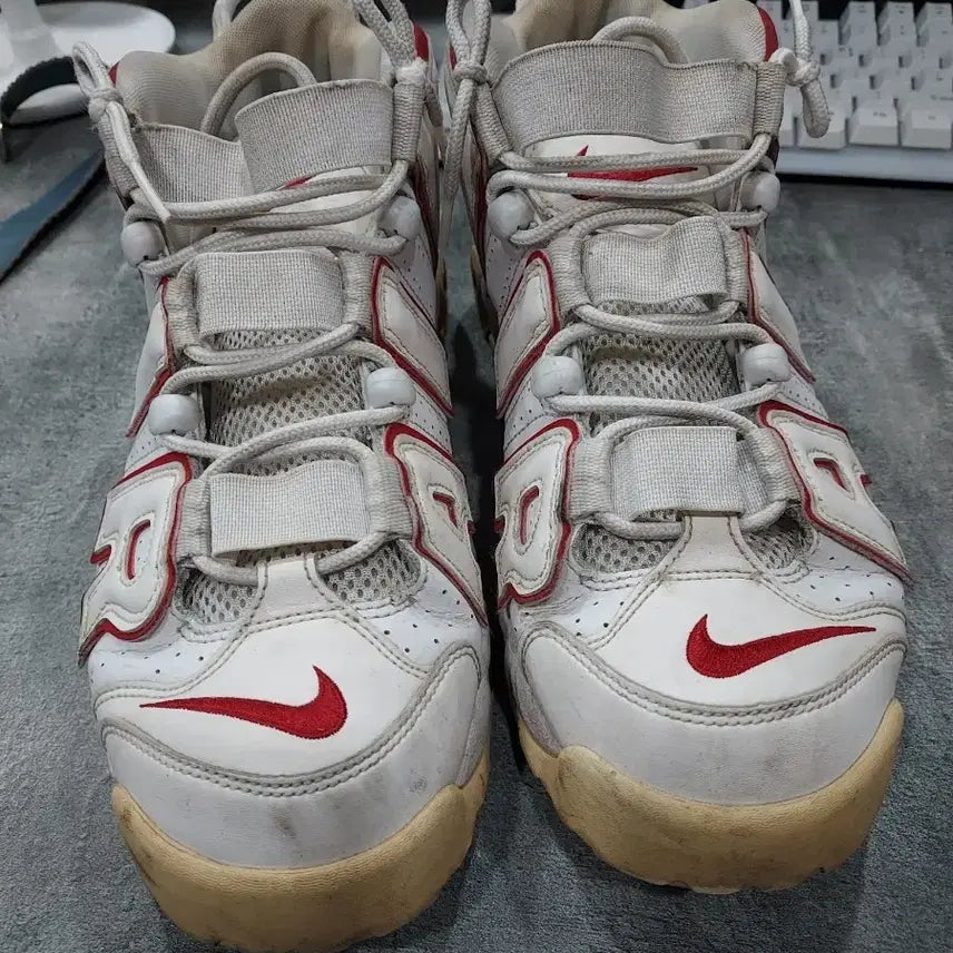 [BUNJANG] Nike Air More Uptempo White/Red Sneakers / 나이키 에어 모어 업템포 흰색/빨간색