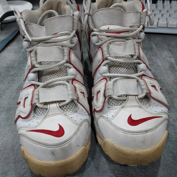 [BUNJANG] Nike Air More Uptempo White/Red Sneakers / 나이키 에어 모어 업템포 흰색/빨간색