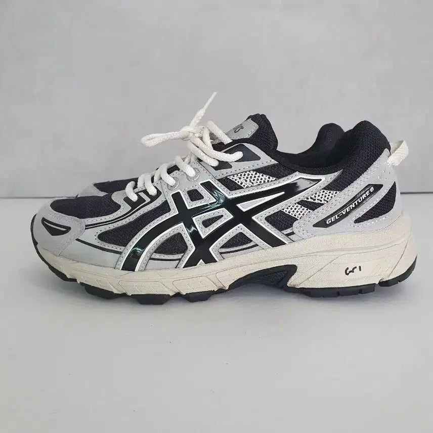 [BUNJANG] Asics Gel-Venture 6 Black Grey Shoes / 아식스 젤 벤처 6 블랙 그레이 (235)