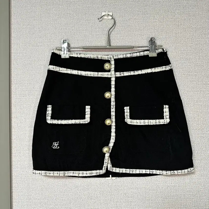 [BUNJANG] Fairlie Black Pearl Accent Tweed Golf Skirt Pants / 페어라이어 블랙 진주 포인트 골프 치마 바지