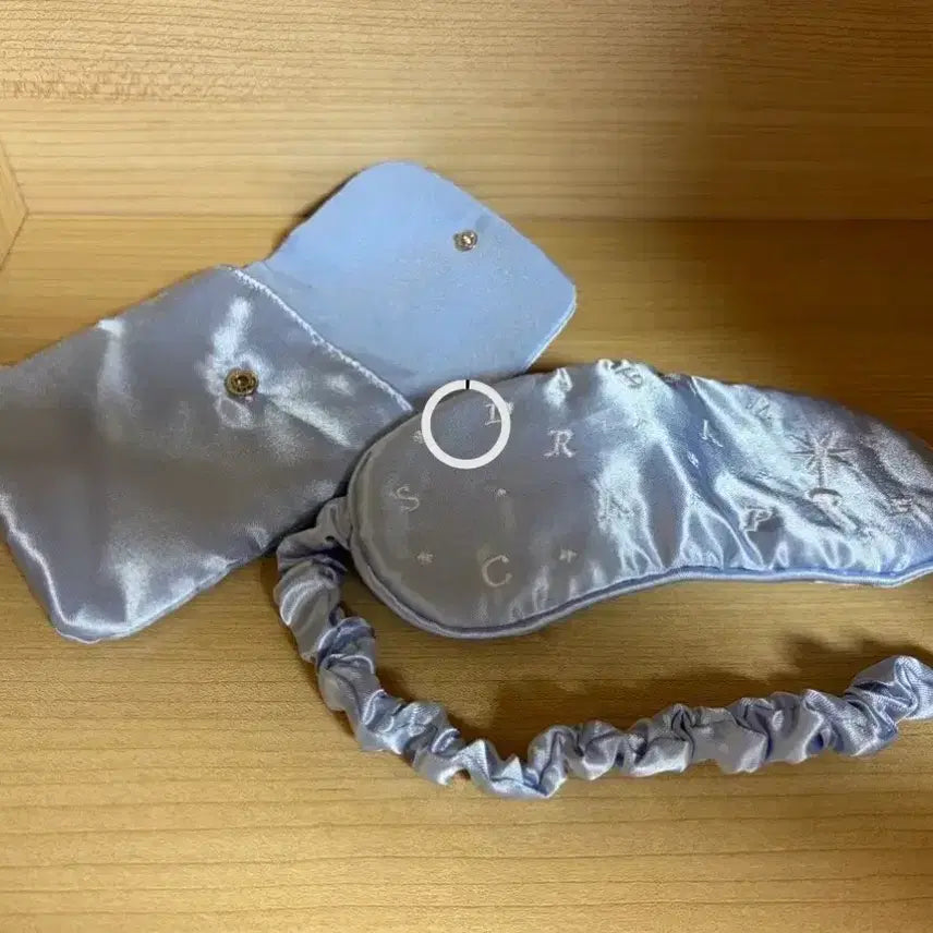 [BUNJANG] Hera Silk Sleep Mask with Exclusive Pouch Set / [새상품] 헤라 수면 안대 + 전용 파우치