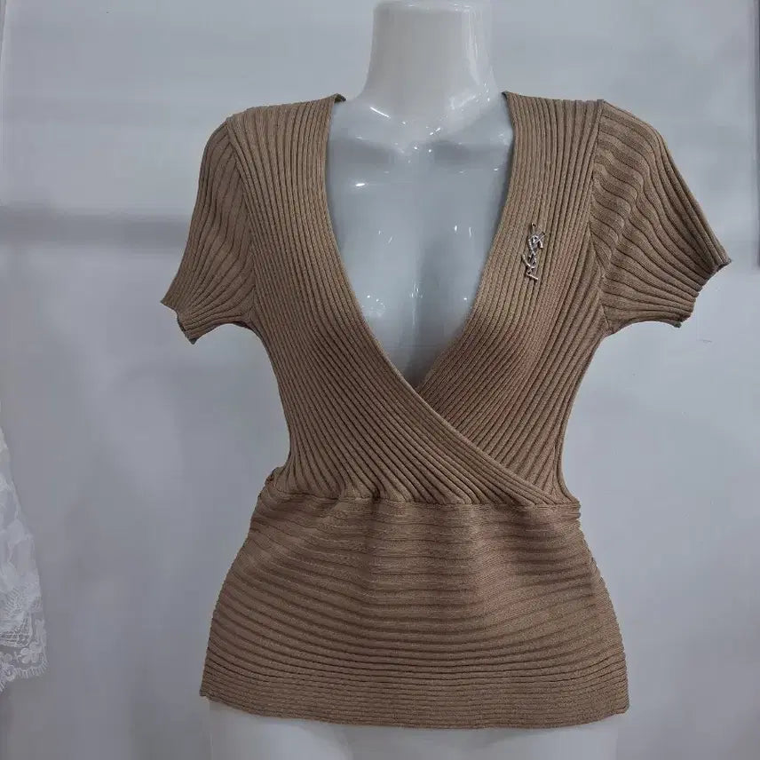 [BUNJANG] Camel Ribbed Knit Short Sleeve Top with YSL Brooch / 여성 반팔 티셔츠
