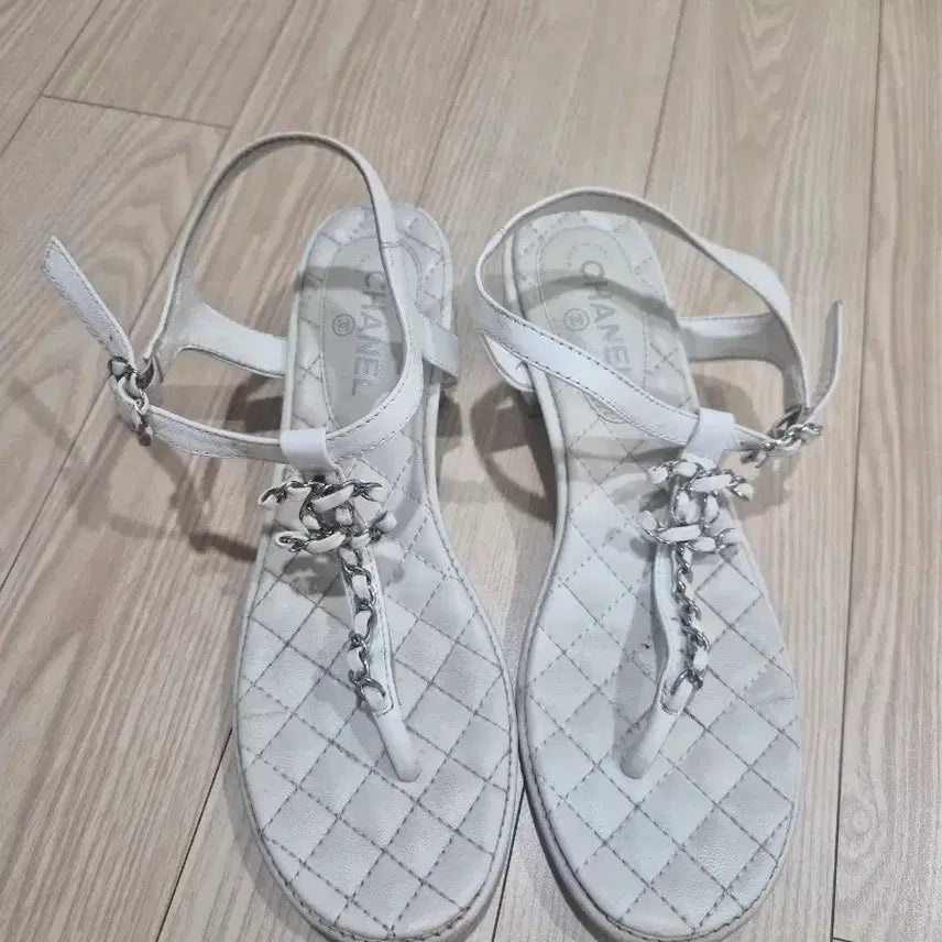 [BUNJANG] Chanel Quilted Chain Detail Sandals - Size 38 / 샌들 38사이즈