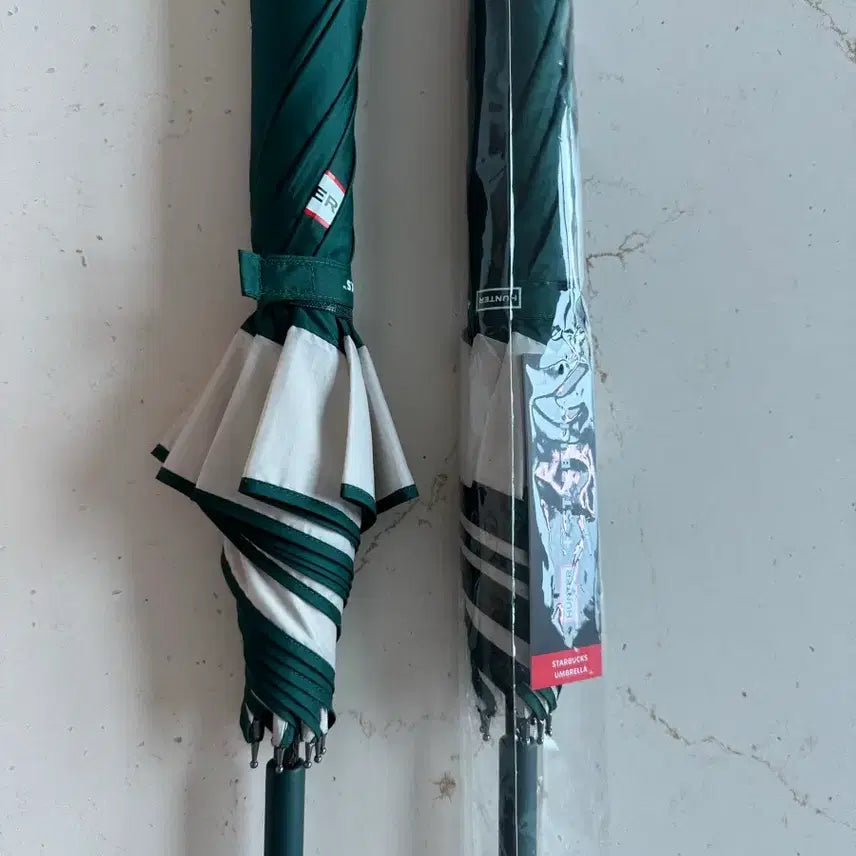 [BUNJANG] Starbucks Hunter Umbrella Set (2 pcs, Deep Green) / 스타벅스 헌터 우산 2개세트(딥그린)