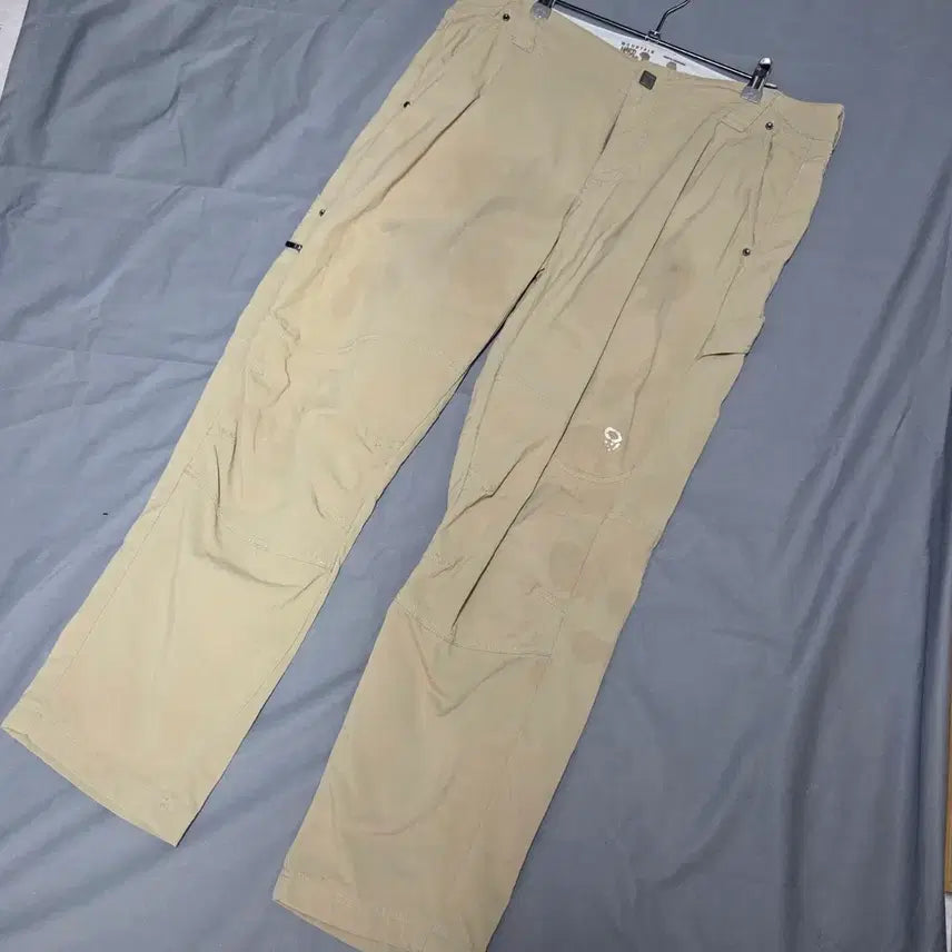 [BUNJANG] Mountain Hardwear Cargo Pants Beige / (얼룩x)마운틴하드웨어 카고 바지 베이지