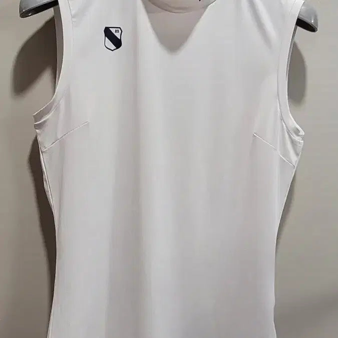 [BUNJANG] Pargates Women's Golf Sleeveless Top White Logo Detail / 파리게이츠 여성 골프 민소매