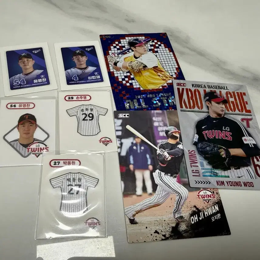 [BUNJANG] LG Twins TTIBUTTIBUSEAL KBO Card Bundle - Sohn Juyeong, Yoo Yeong-chan, Shin Min-jae, Park Dong-won / 엘지트윈스 띠부띠부씰 kbo카드 손주영 유영찬 신민재 박동원