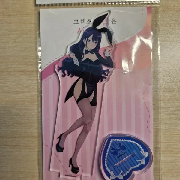 [BUNJANG] Bisque Doll Arisa Acrylic Stand & Badge Bundle Set (Sealed) / (미개봉,일괄) 비스크돌 아리사 아크릴 스탠드랑 뱃지 판매합니다.