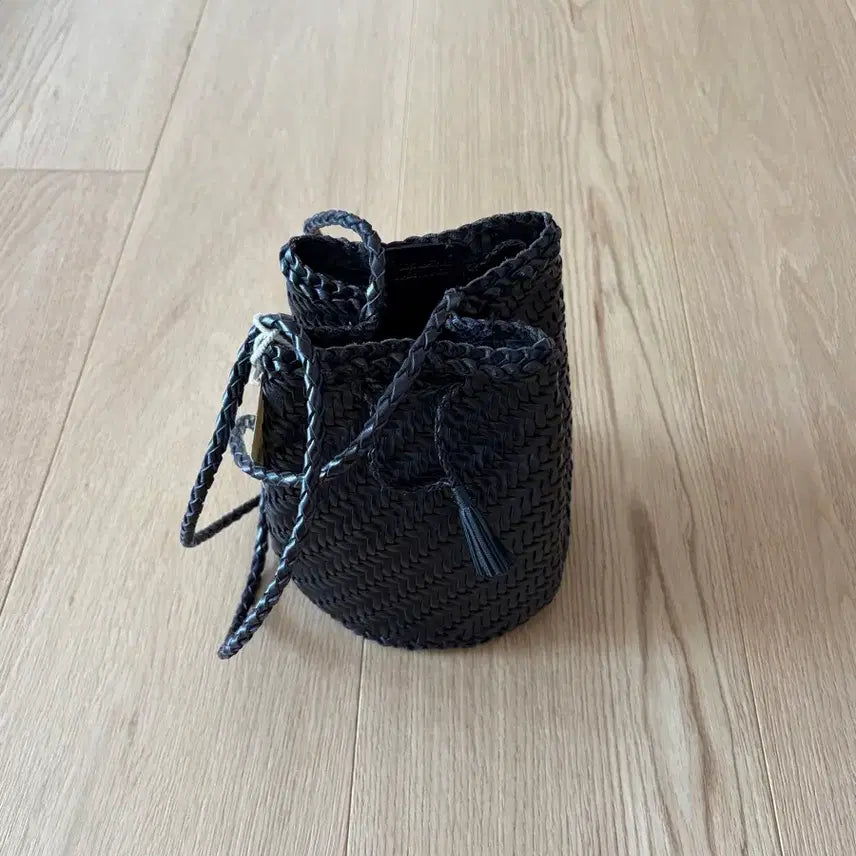 [BUNJANG] Dragon Diffusion Pompom Black Leather Bag / 드래곤디퓨전 폼폼 블랙