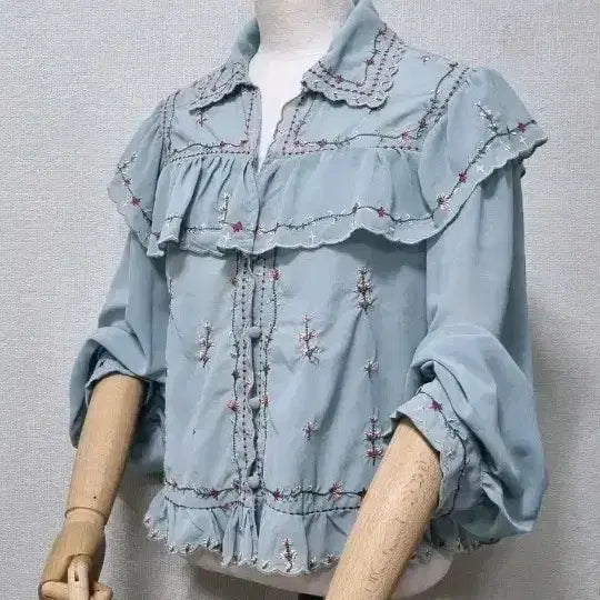 [BUNJANG] BRACH BRACH Embroidered Blouse / 브래치 브래치(BRACH BRACH)블라우스