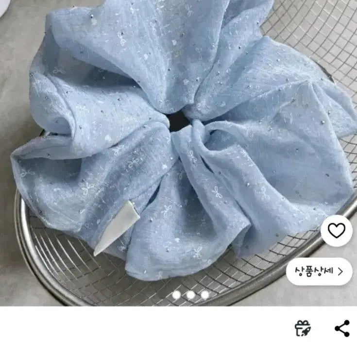 [BUNJANG] Sky Blue Pearl Chiffon Scrunchie / 하늘색 펄 쉬폰 왕 스크런치 /1번 시착한 제품
