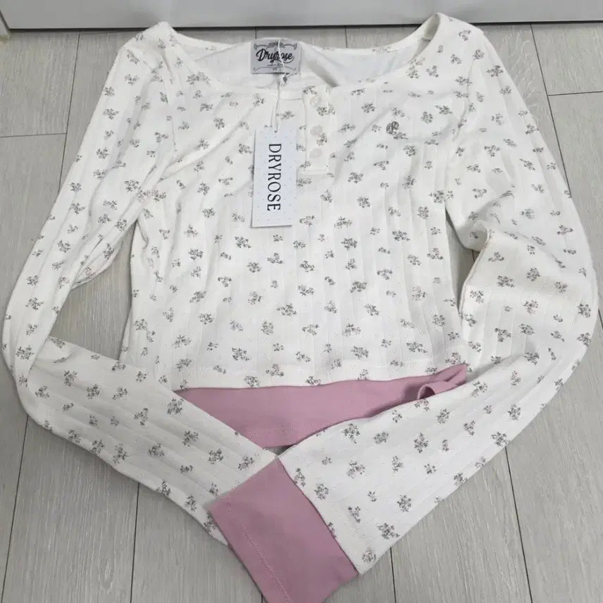 [BUNJANG] Dry Rose Floral Pattern Long Sleeve Knit / 드라이로즈 플로럴 패턴 긴팔 니트