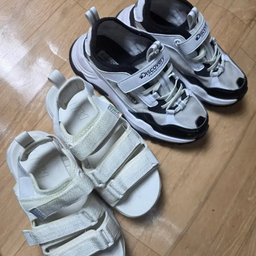 [BUNJANG] Discovery Kids Sneakers White Size 220 & MLB Sandals Size 230 Bundle Set / 디스커버리   220운동화 . MLB 샌들 230 일괄