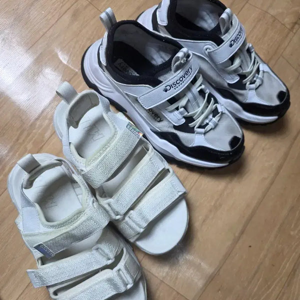 [BUNJANG] Discovery Kids Sneakers White Size 220 & MLB Sandals Size 230 Bundle Set / 디스커버리   220운동화 . MLB 샌들 230 일괄
