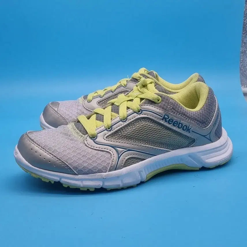 [BUNJANG] Reebok Cartage 4.0 Sneakers / kk 리복 카르테지 4.0 운동화 225