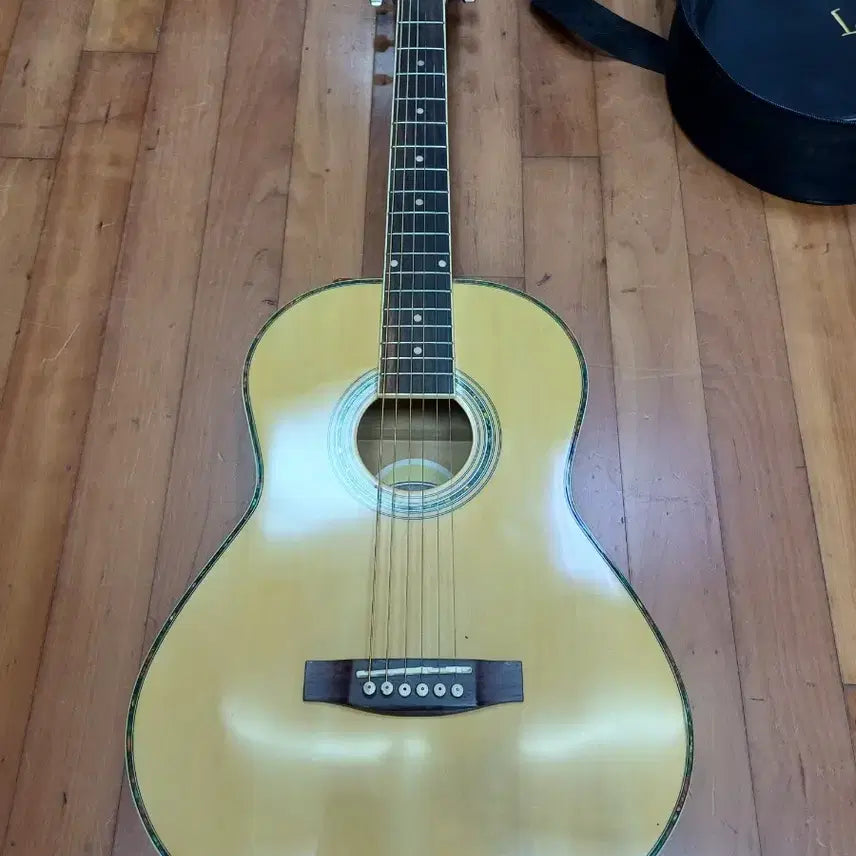 [BUNJANG] Riul Acoustic Mini Guitar / 리울(lyul) 어쿠스틱 미니기타 저렴하게 드립니다~