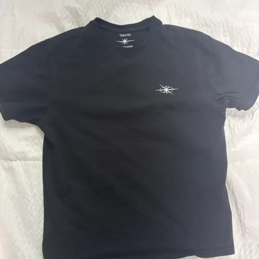[BUNJANG] The Glow 2026 T-Shirt (Size M to L) / 더글로우 2026 티셔츠(사이즈 M->L) 교환하실 분 찾습니다!
