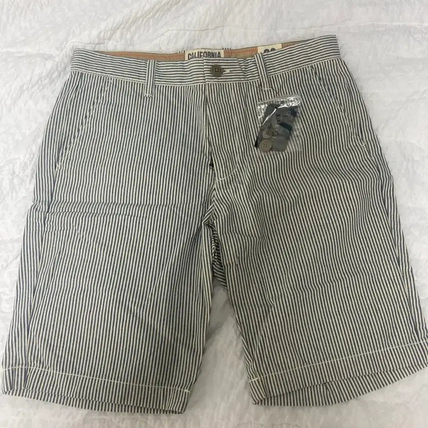[BUNJANG] WhoAU Striped Shorts (Size 30) / 후아유 스트라이프 반바지 (30)
