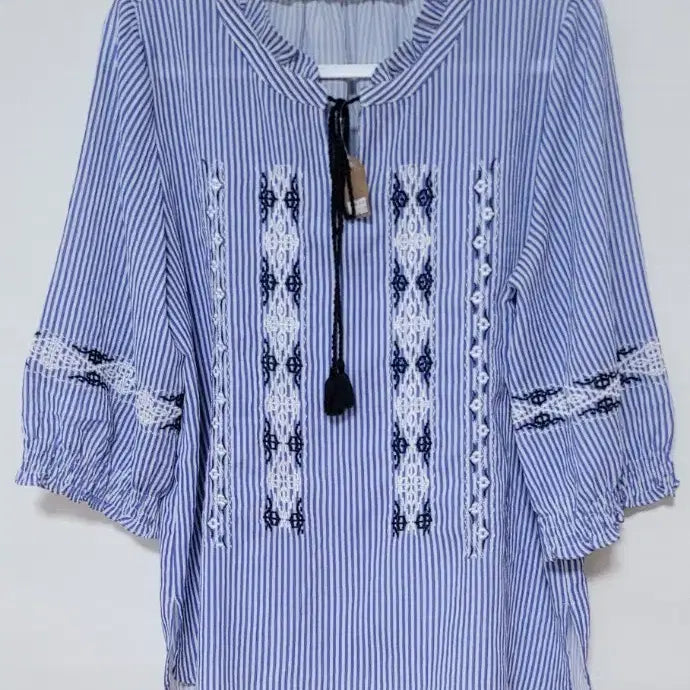 [BUNJANG] Join us Stripe Embroidered Blouse / [새상품]조이너스 스트라이프 자수 블라우스 66~77