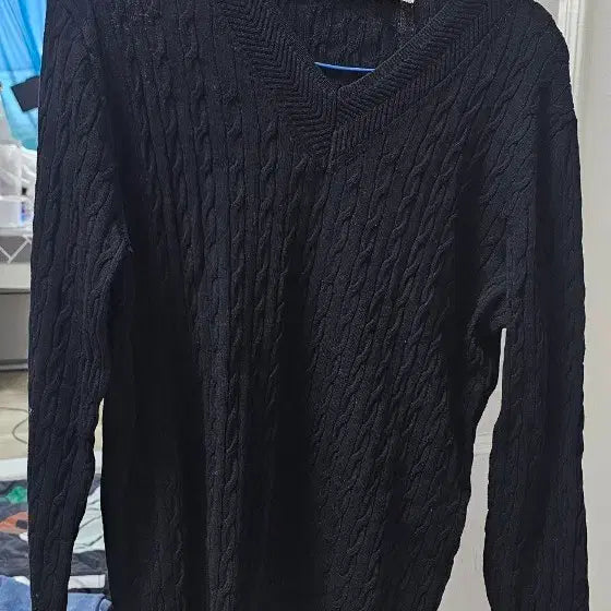 [BUNJANG] Brand Cable V-Neck Knit Black / [브랜드] 케이블 브이넥 니트 블랙