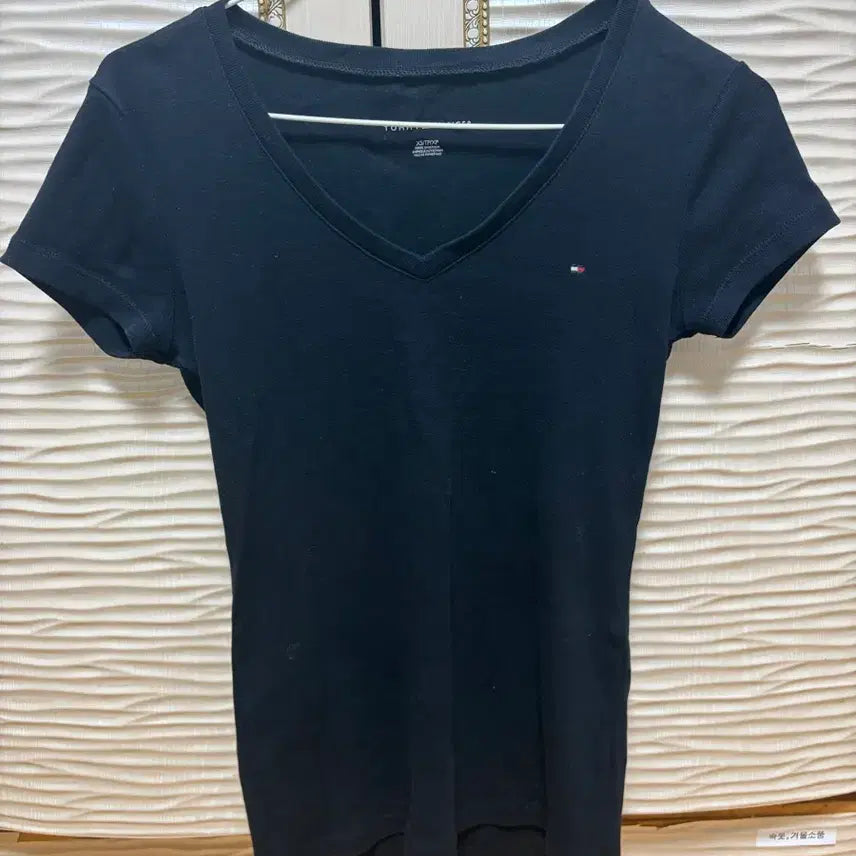 [BUNJANG] Tommy Hilfiger Black V-Neck T-Shirt XS / 타미힐피거 블랙 V넥 반팔티 XS